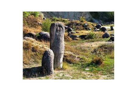 Loại đá tự phình to ở Romania