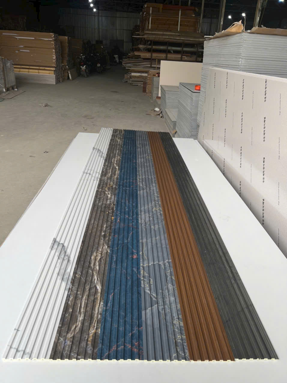 HT-OPSPC Tấm ốp nhựa SPC trong nhà & LAM SÓNG CÙNG MÀU