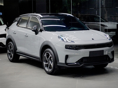 Lynk & Co 06