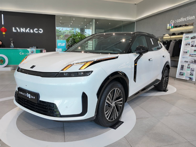 Lynk & Co 08 Pro