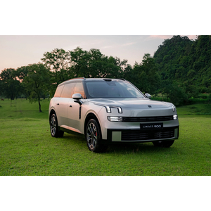 Lynk & Co 900