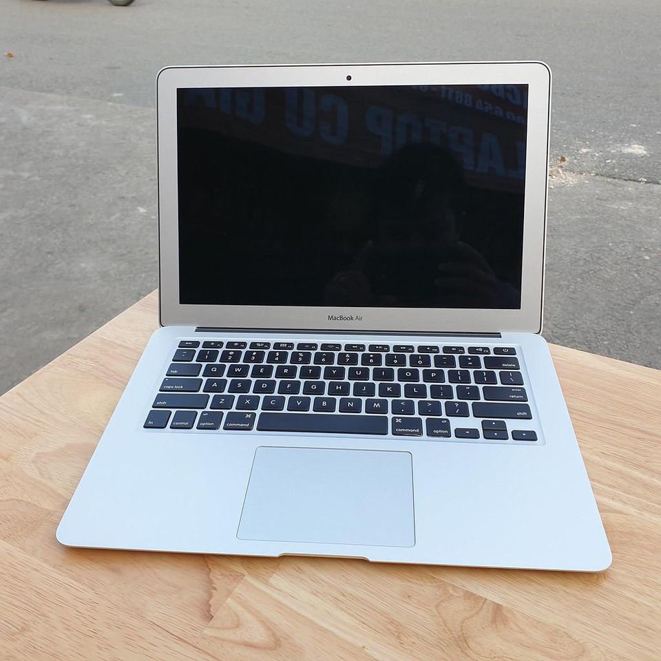 Macbook Air 2015/ core i5-1.6GHz/ RAM 8GB/ SSD 128GB / Intel HD Graphics 6000 1536MB/ Màn Hình 13''