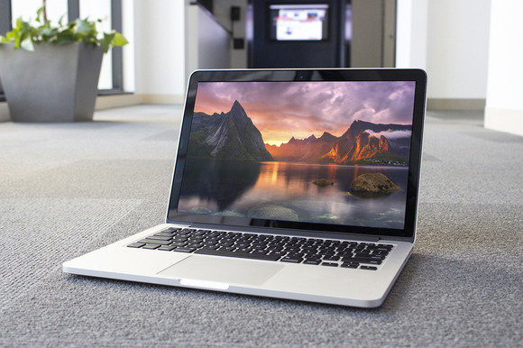Macbook Pro 13 inch 2015 i5 2.7Ghz . Ram 8G SSD 128G Full AC