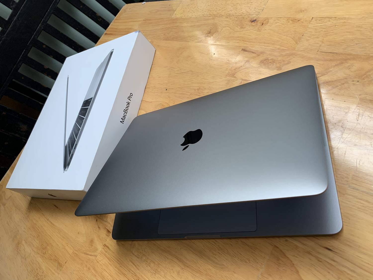 Macbook Pro 2017 Gray I5/ Ram 8G/ SSD 128G / Màn Hình 13.3''