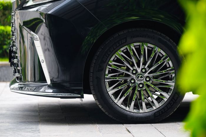 mâm xe lexus lm 500h 4 chỗ