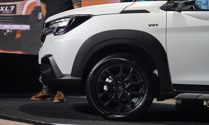 Màu la zăng mới sơn đen trên xe Suzuki XL7 Hybrid 2025