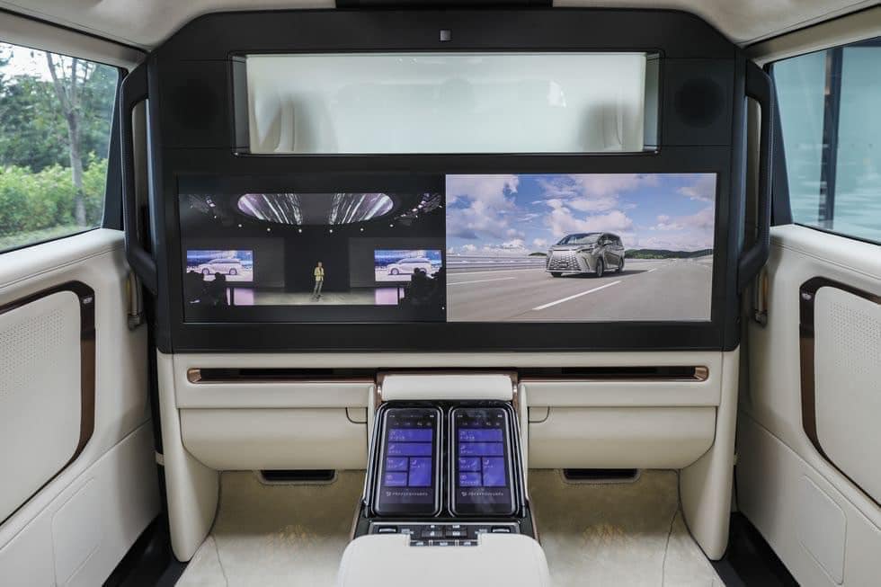 Màn hình giải trí 48 inch Lexus LM 500h