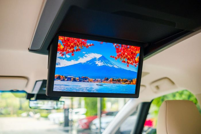 Màn hình giải trí trần xe Lexus LM 500h 6 chỗ