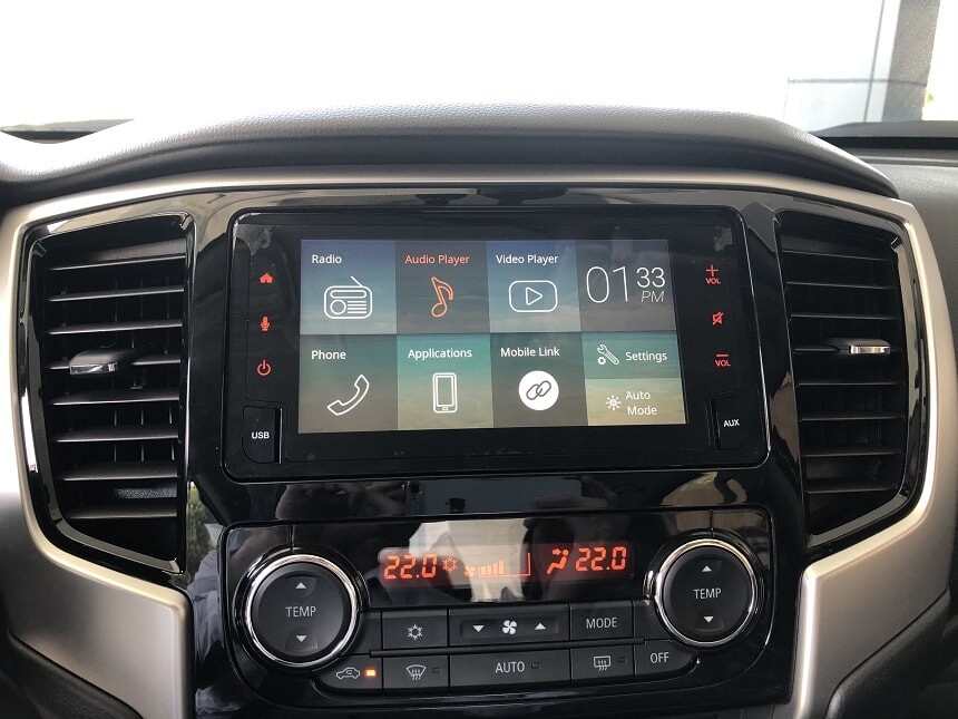 Hệ thống màn hình giải trí trên Mitsubishi Triton 4x2 AT Mivec bản Full Option
