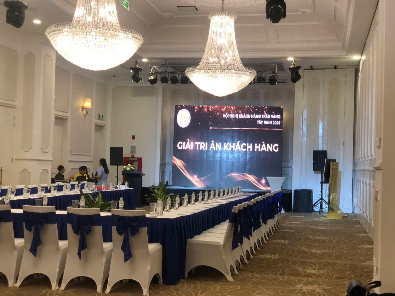 Màn hình led dùng cho đại hội đảng, sự kiện trong nhà ! chương trình văn nghệ, tiệc cưới, sinh nhật, nhà hàng quận 10