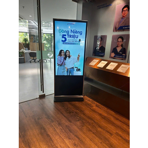 Cho thuê màn hình tivi standee, StanbyME, LCD, Tivi quảng cáo chân đứng 43, 49, 50, 55, 65 in cho sự kiện triển lãm SECC, Quận 1, Quận 12, Bình Dương