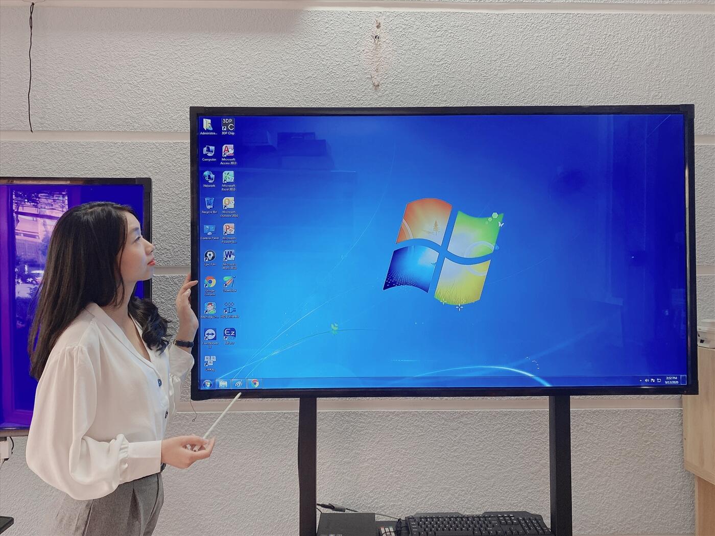 Màn hình tivi tương tác 65 in