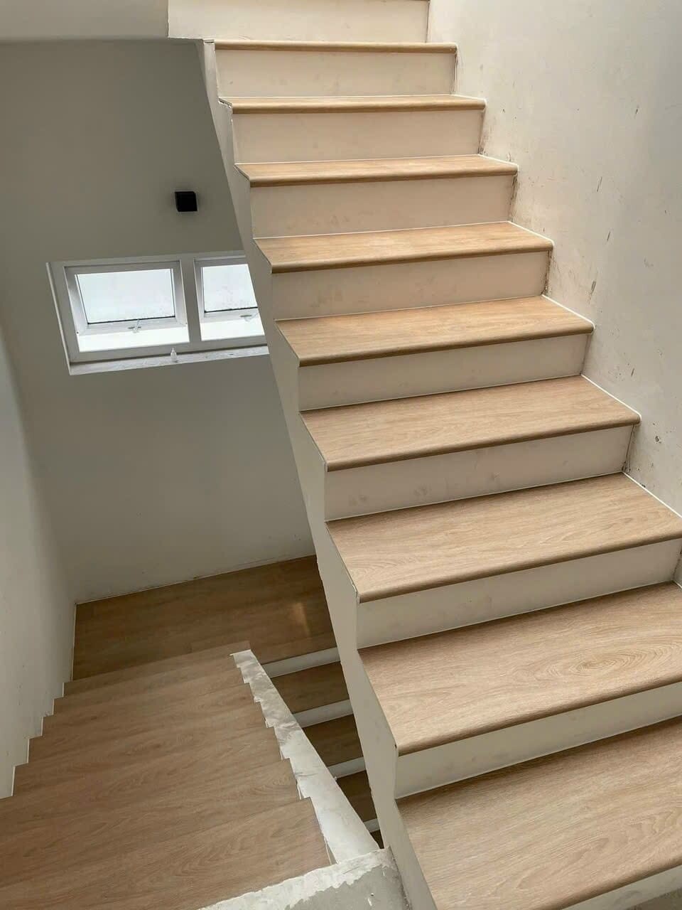 Bậc cầu thang nhựa giả gỗ PROTECT-STAIR-DN