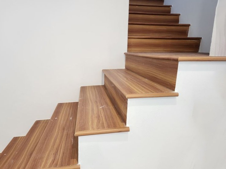 Bậc cầu thang nhựa giả gỗ HRM-STAIR-HN
