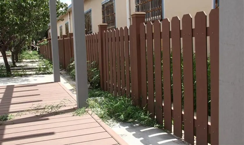 Hàng rào gỗ nhựa ngoài trời - giá hoàn thiện (khu vực Bắc Bộ)