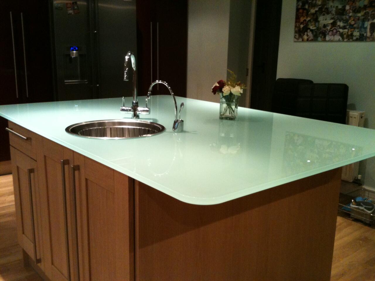 Kính màu trắng sữa