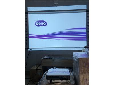 Máy chiếu gần giá rẻ, dùng tương tác BenQ MX816st