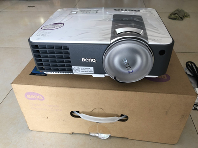 Máy chiếu gần giá rẻ, dùng tương tác BenQ MX816st