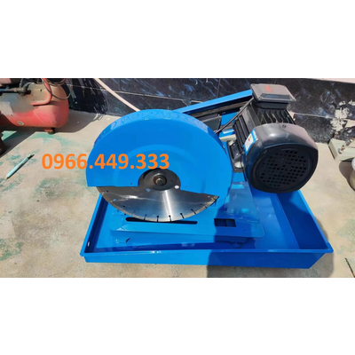 Máy cưa cắt mẫu bê tông