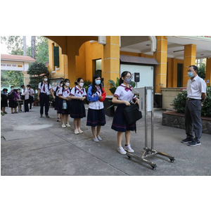 Máy đo thân nhiệt kết hợp rửa tay khử khuẩn, sát trùng tay tự động K10 Pro dùng cho trường học