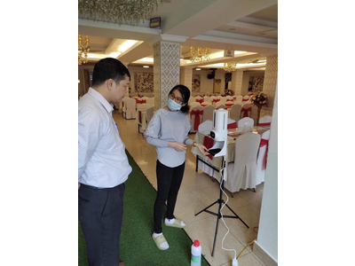 Bộ Máy kiểm tra thân nhiệt kế hợp diệt khuẩn tay bằng tia UV và dung dịch khử khuẩn nano bạc, Cồn 70 dùng cho trường học, cơ quan, cty