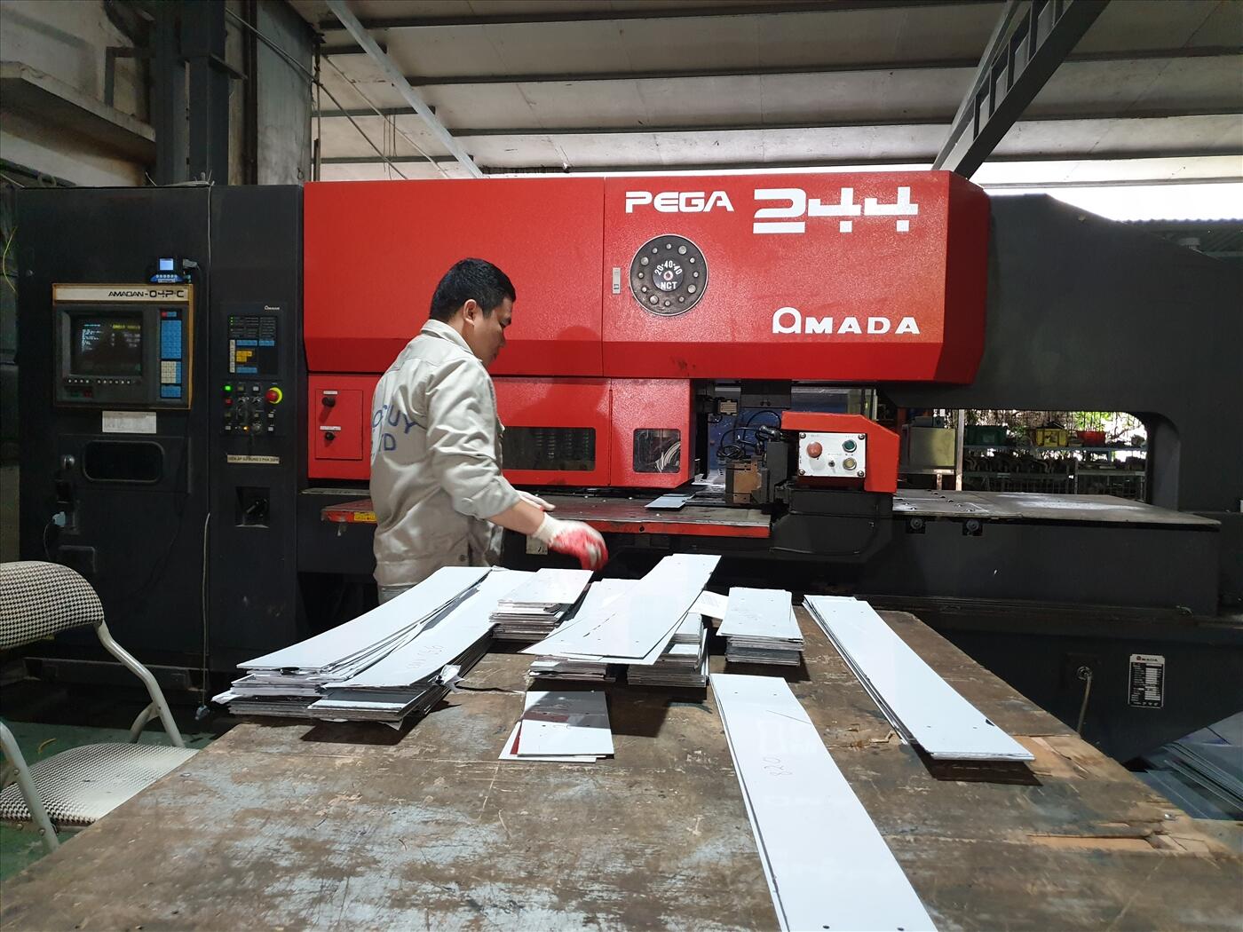 Máy đột CNC Amada Pega 244