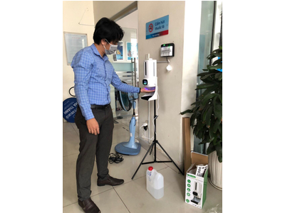 Bộ Máy kiểm tra thân nhiệt kế hợp diệt khuẩn tay bằng tia UV và dung dịch khử khuẩn nano bạc, Cồn 70 dùng cho trường học, cơ quan, cty