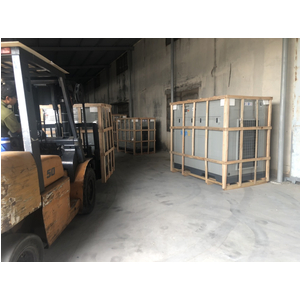 Máy nén khí được nhập vào kho