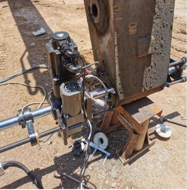 Máy phóng lỗ trục 45 Mr Hùng 0986.012.168