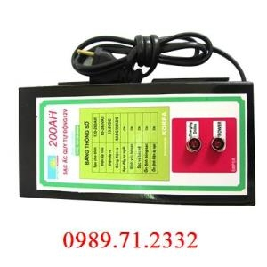 Máy Sạc ắc quy tự động Hitech Power 12V - 200Ah