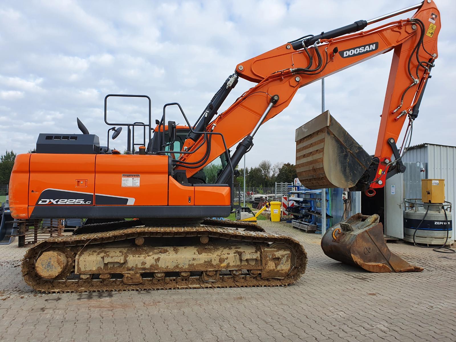 Máy xúc đào doosan bánh xích DX225LC-7M