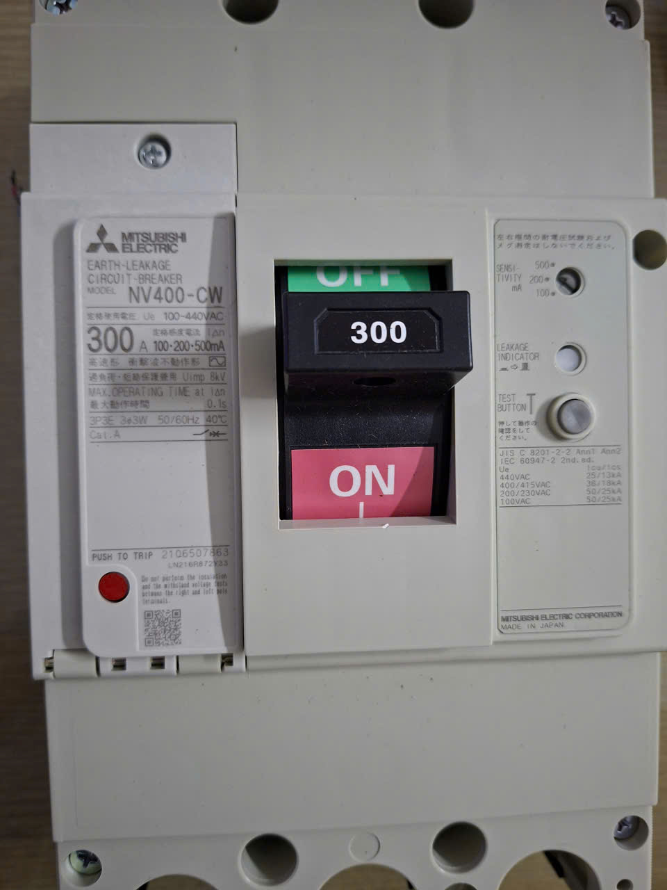 MCCB MITSUBISHI 300A NV400 CW MỚI