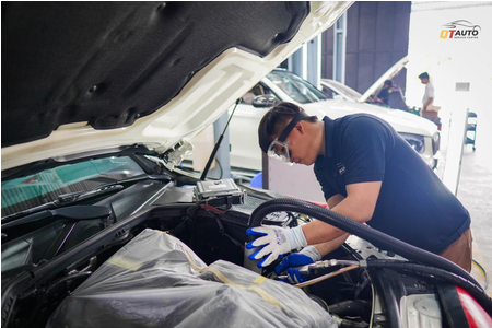 Mercedes C300 Bắn Trấu vệ Sinh đường ống Nạp đưa về hiệu suất ban đầu