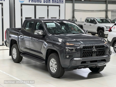 Mitsubishi Triton phiên bản tiêu chuẩn màu xám