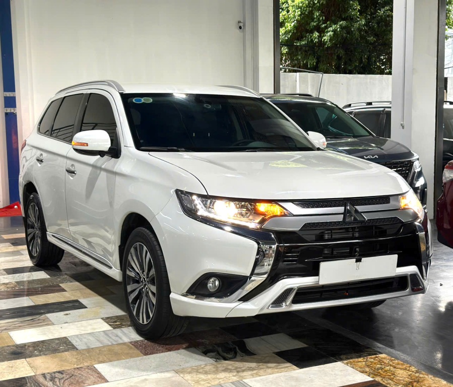 Xe Mitsubishi Outlander 2023 đã qua sử dụng