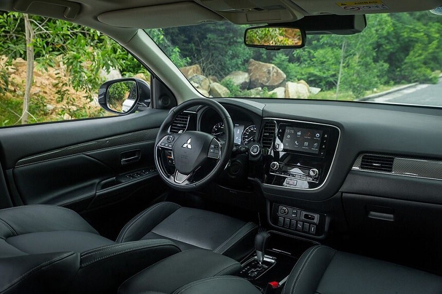 Mitsubishi Outlander nội thất bản 2.4