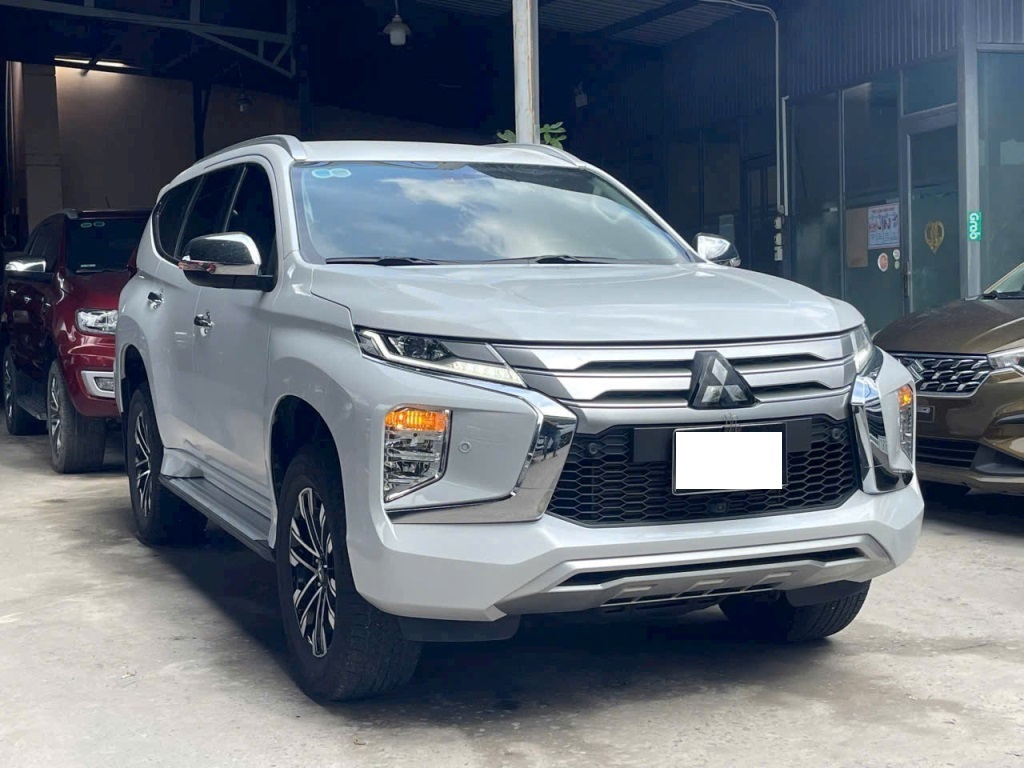 Mitsubishi Pajero Sport máy dầu 2 cầu đã qua sử dụng