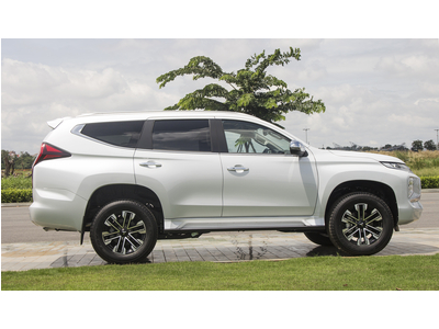 Mitsubishi Pajero Sport Dầu 4X2 AT