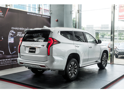 Mitsubishi Pajero Sport Dầu 4X2 AT