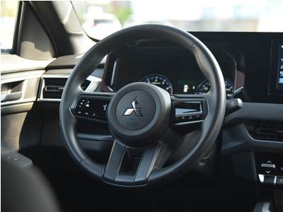 Mitsubishi Xforce GLX