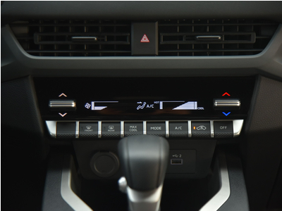 Mitsubishi Xforce GLX