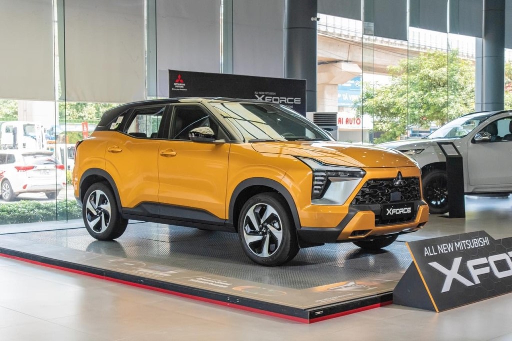 Mitsubishi Xforce Ultimate màu vàng đen, giá bán kèm Khuyến Mãi