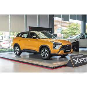 Mitsubishi Xforce Ultimate màu vàng đen, giá bán kèm Khuyến Mãi