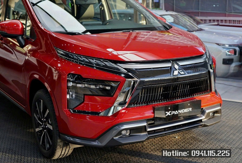 Mitsubishi Xpander 2025 phiên bản nâng cấp mới màu đỏ