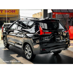 Mitsubishi Xpander Cross màu đen