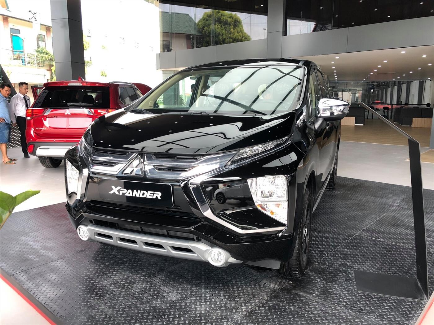 2018 Mitsubishi Xpander chọn số sàn MT hay tự động AT 