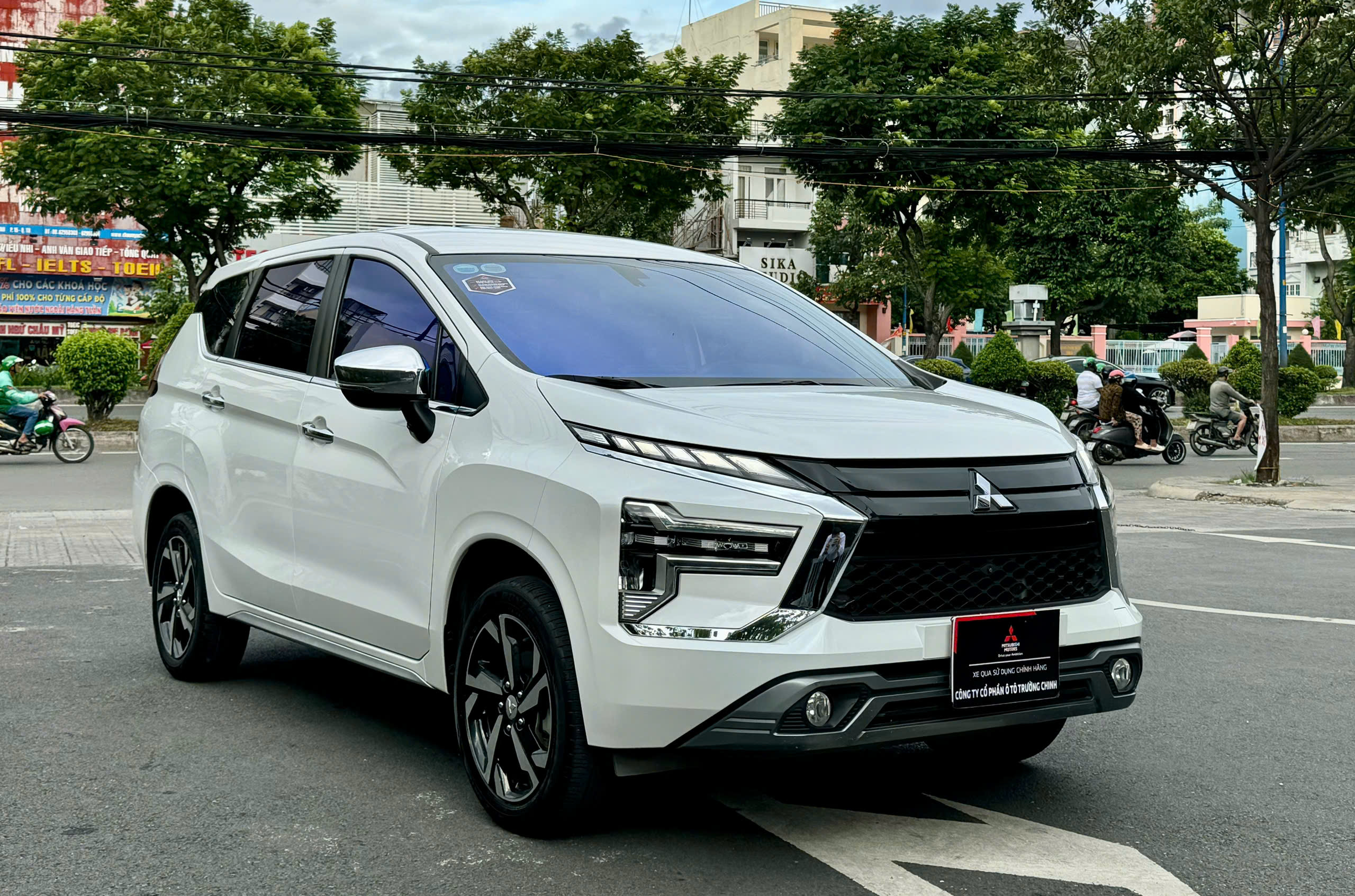 Mitsubishi Xpander Premium