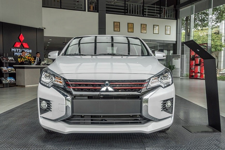 Mitsubishis Attrage bản Premium màu trắng sứ