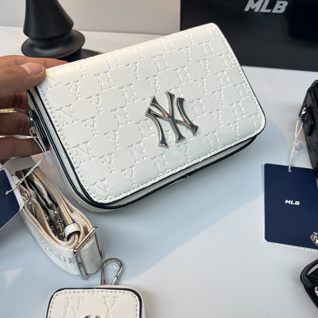 TÚI XÁCH ĐEO CHÉO Monogram Embo 3ACRS032N