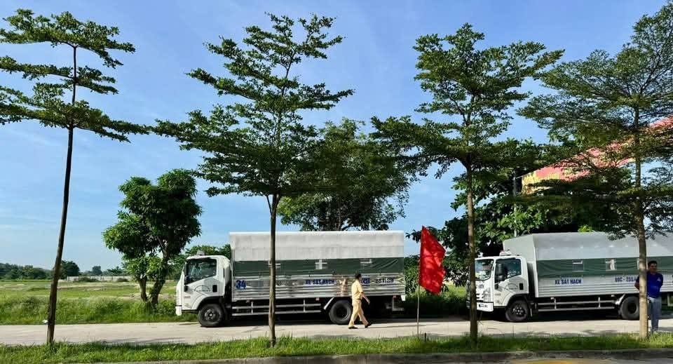 Hình 7: Thi sát hạch ngoài đường